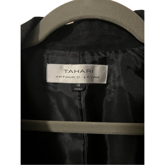 A Tahari jacket in black and a size 16 - Picture 3 of 6